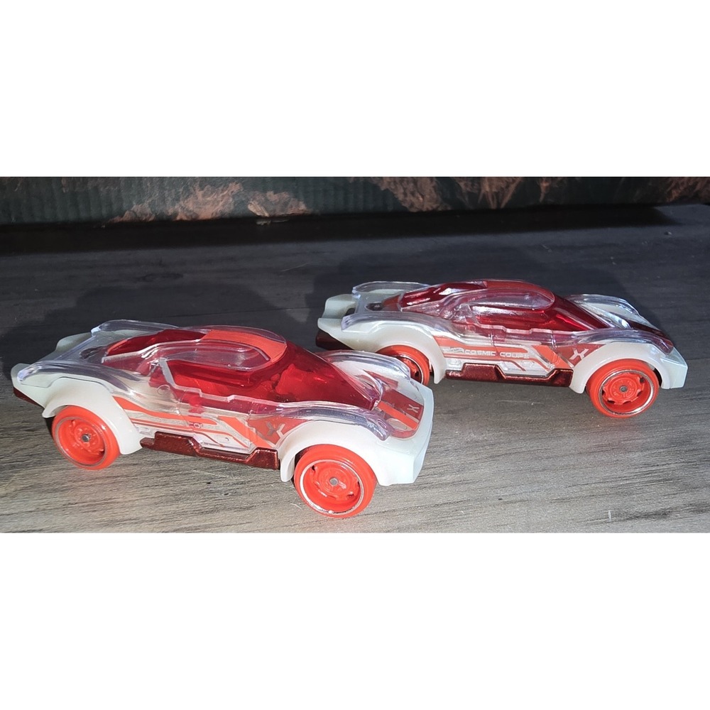2020 Hot Wheels Cosmic Coupe Glow in Dark White/Red 1:64 Diecast play toy Car